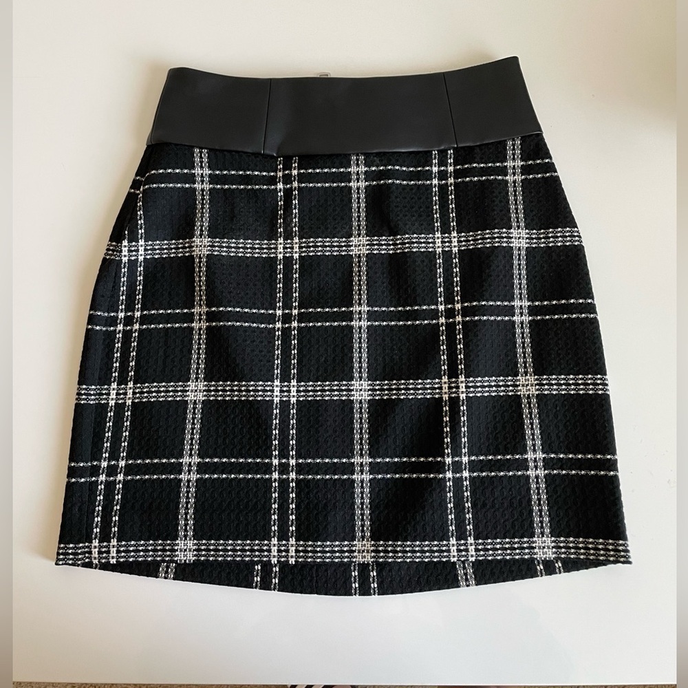 BEBE: Black and White Plaid Mini Skirt - Size 00